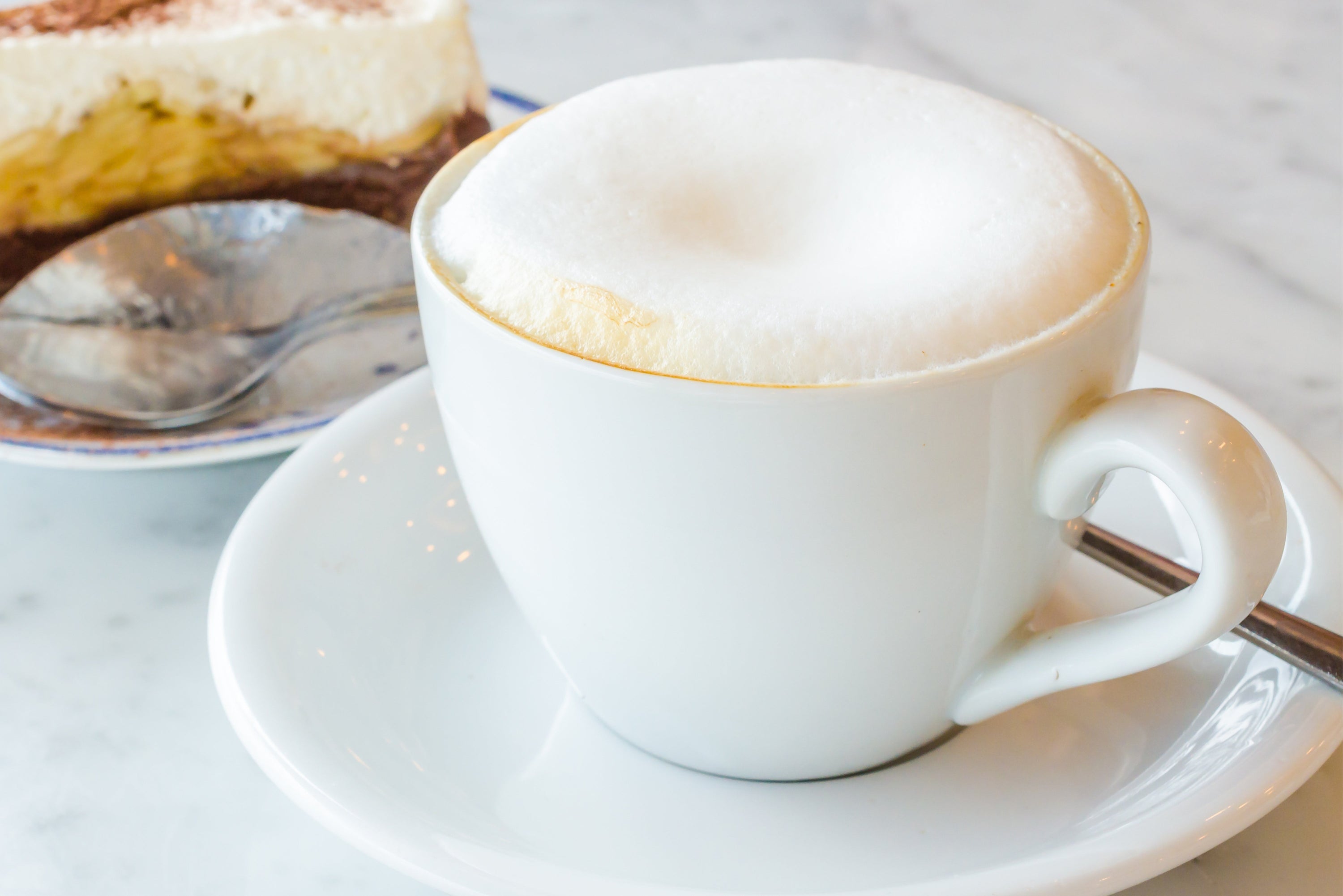 Cappuccino freddo: la guida completa per prepararlo, personalizzarlo e gustarlo ogni giorno
