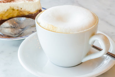 Cappuccino freddo: la guida completa per prepararlo, personalizzarlo e gustarlo ogni giorno