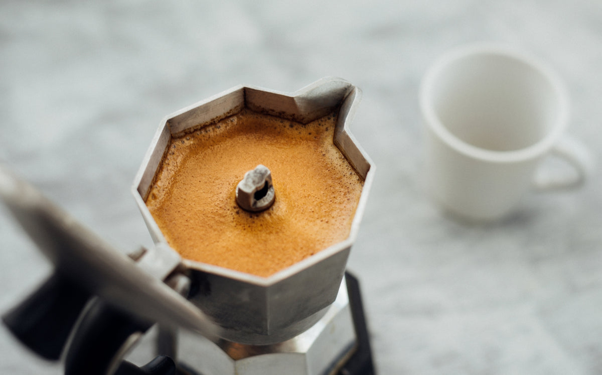 Moka vs Espresso nella preparazione del caffè italiano - Cellini Caffè